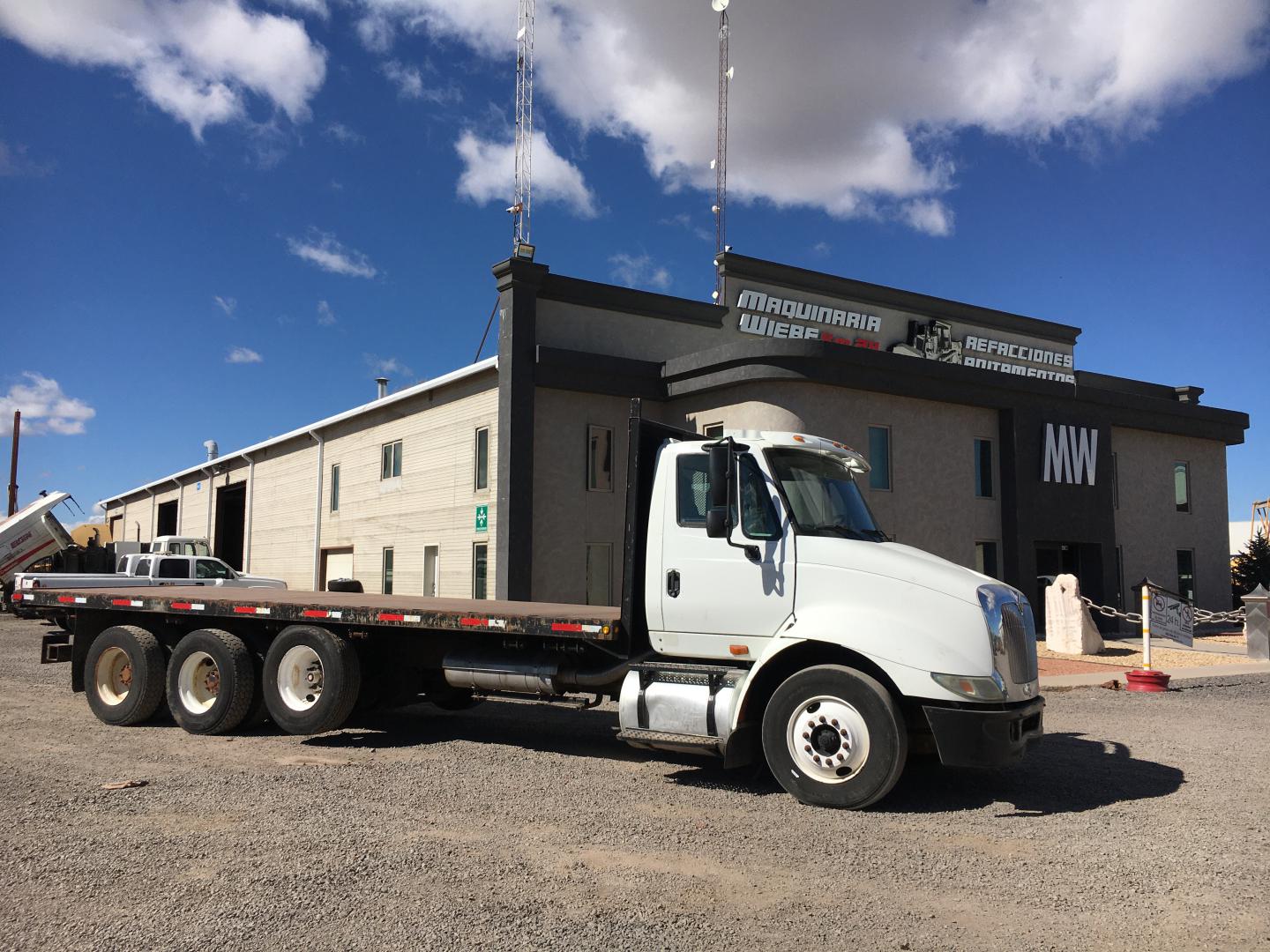 ./imagenes/INVOICE/2019/16650/CAMION CON PLATAFORMA INTERNATIONAL 8600 SBA 6X4 (19).JPG